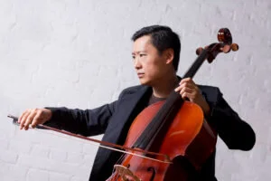 藝術總監兼國際知名大提琴家李垂誼