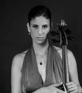 以色列大提琴家卡爾妮