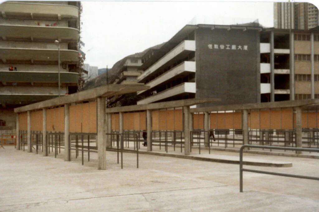 佐敦谷工廠大廈於一九五九年建成，在二○○五年拆卸，現址為彩霞道休憩處。（圖片：明報資料室）