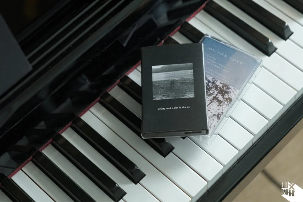 今年推出的兩張在英國印製的卡帶，分別是收錄《A  ousand Winds》及其中文版《風茫》等新作的同名卡 帶，以及以他的小狗命名的音樂會《Milou's Dream Live》現場專輯卡帶。