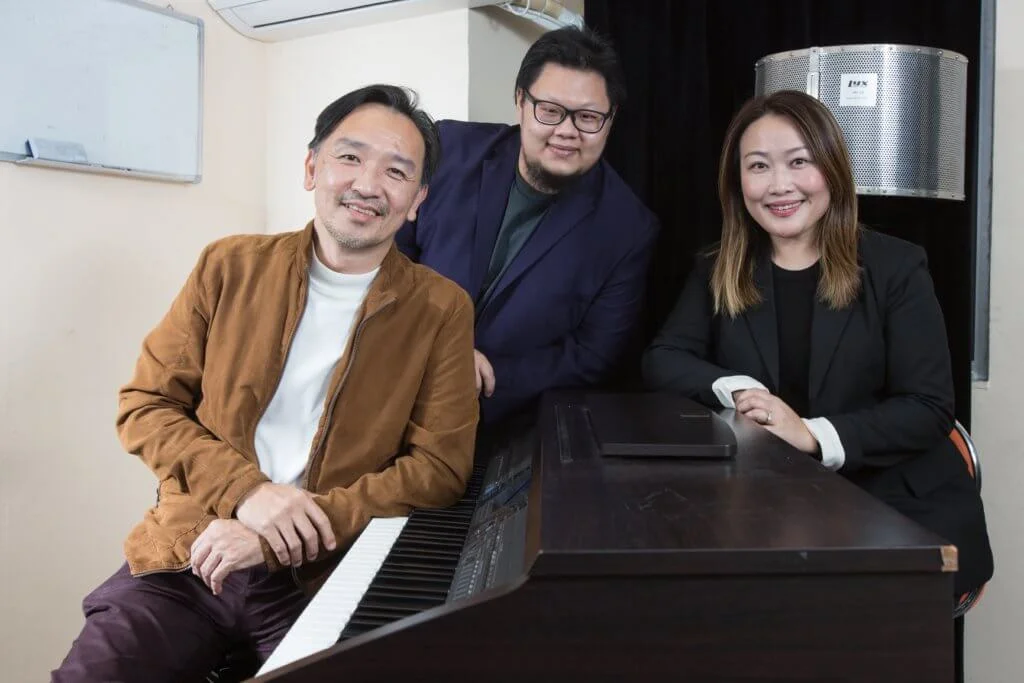 《摯愛》的導演與音樂總監柯大衛（David）、男高音顏嘉樂（Henry）及女高音葉葆菁（Yuki）（左至右）。