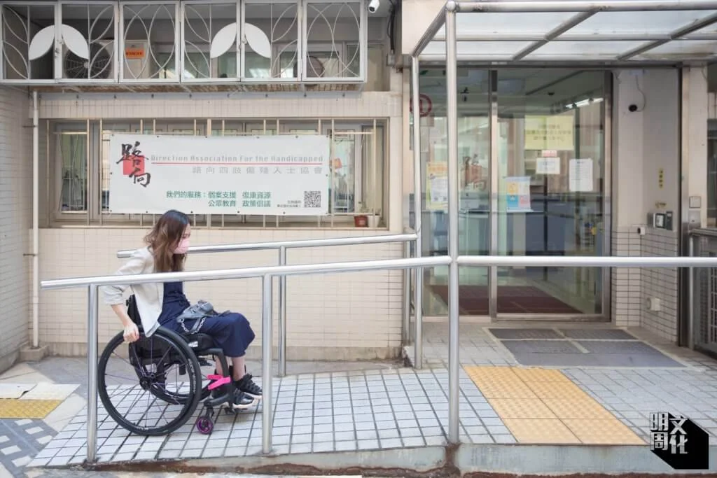 嚴楚碧在意外後需與輪椅為伴，卻沒讓她的人生受束縛。
