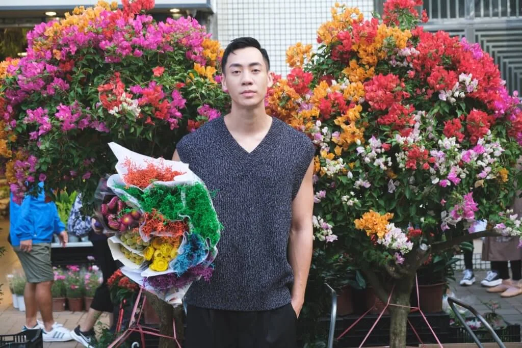 @flowerboy_carson Carson Leung 梁玉麟，是位花藝師、演員和模特兒，曾代表香港參加「Man of the world」選美比賽。