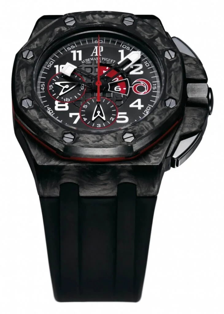 2007 ROO ALINGHI TEAM CHRONOGRAPH 2007年，愛彼為支持贊助瑞士帆船隊Alinghi Team將航天工業所用、重量輕盈、強度很高、防腐蝕能力也極強的鍛造碳材質引入高級鐘錶業, 推出了皇家橡樹離岸計時瑞士帆船隊限量表款。