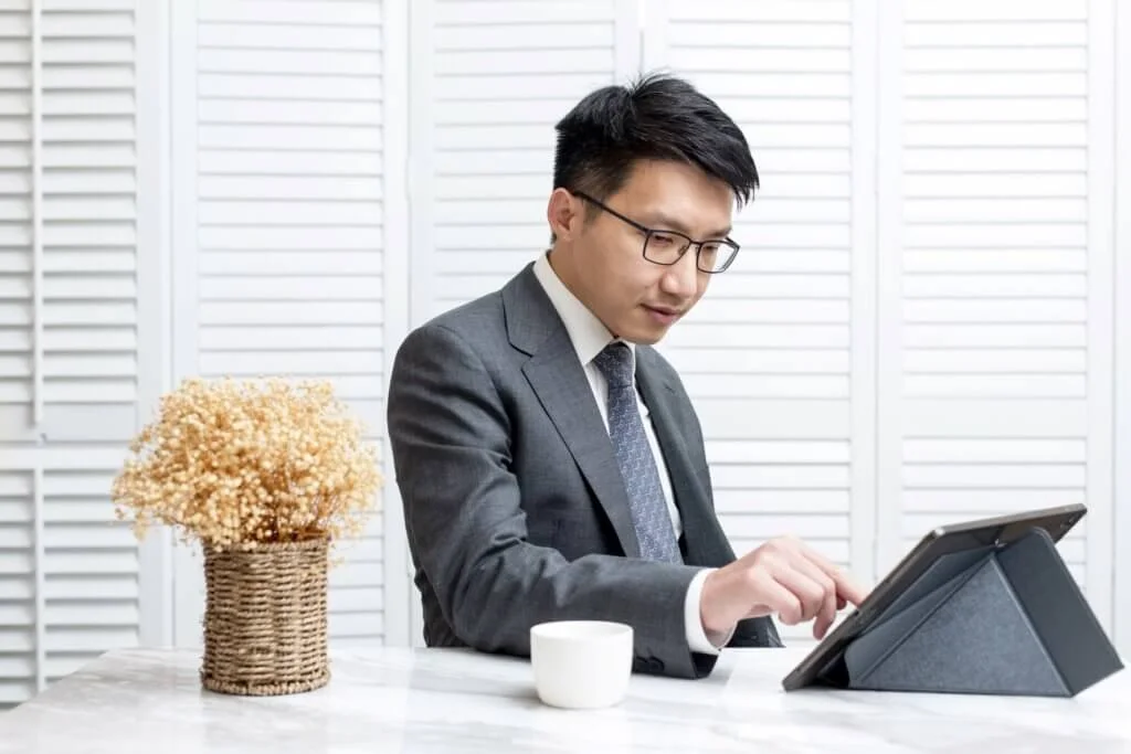 董梓光醫生強調吸食大麻會使令人上癮，而且會令吸食者的身體和精神受到不同傷害。