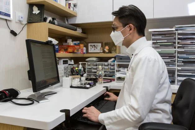 毒品對身心造成嚴重傷害，陳醫生最痛心的是看到吸毒者被毒品摧毀人生。