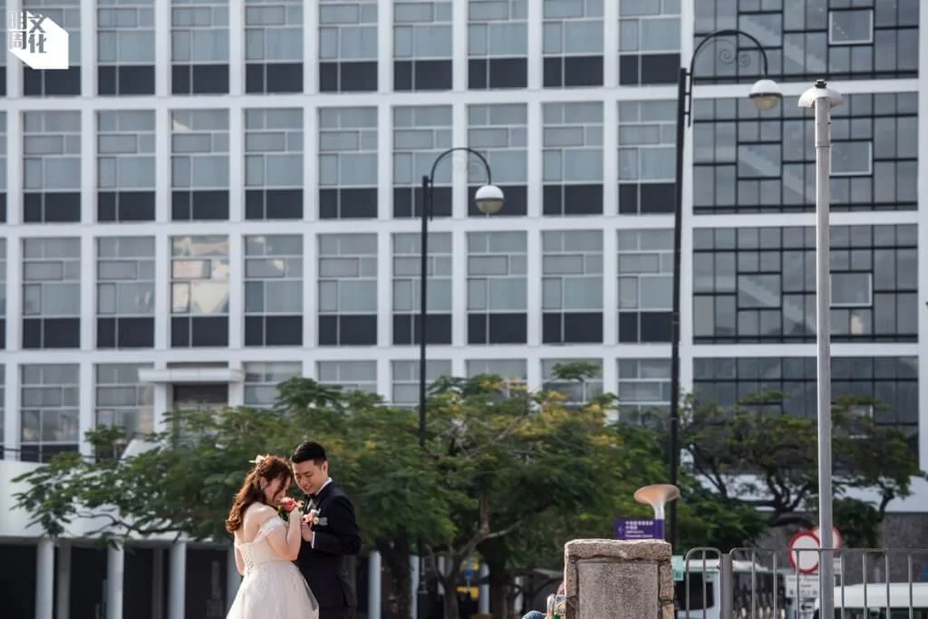 資料圖片：近年新人都喜歡在市內拍攝婚照，在別具紀念意義的地方留影。疫情下結婚，是怎樣的一回事？（攝影：譚志榮）
