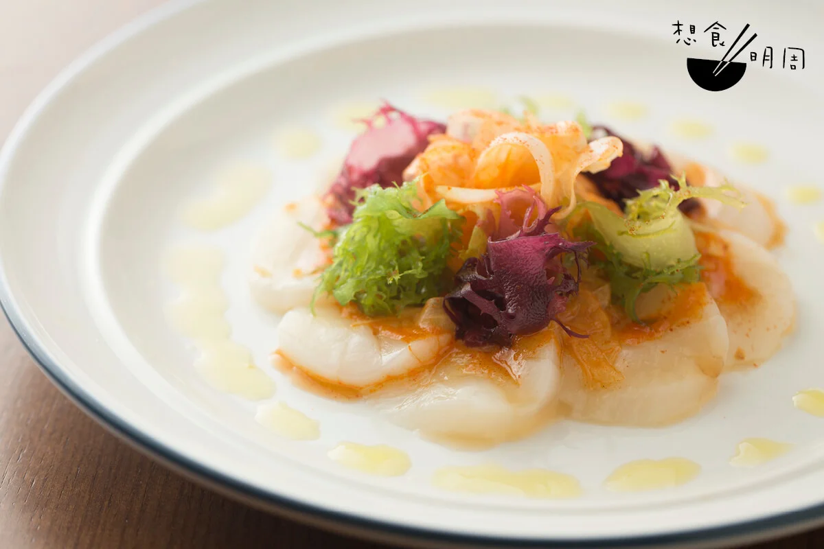 Scallop Carpaccio  // 北海道帶子鮮甜，茴香切片香脆，檸檬汁換上柚子醋是一份Asian twist。（$118）