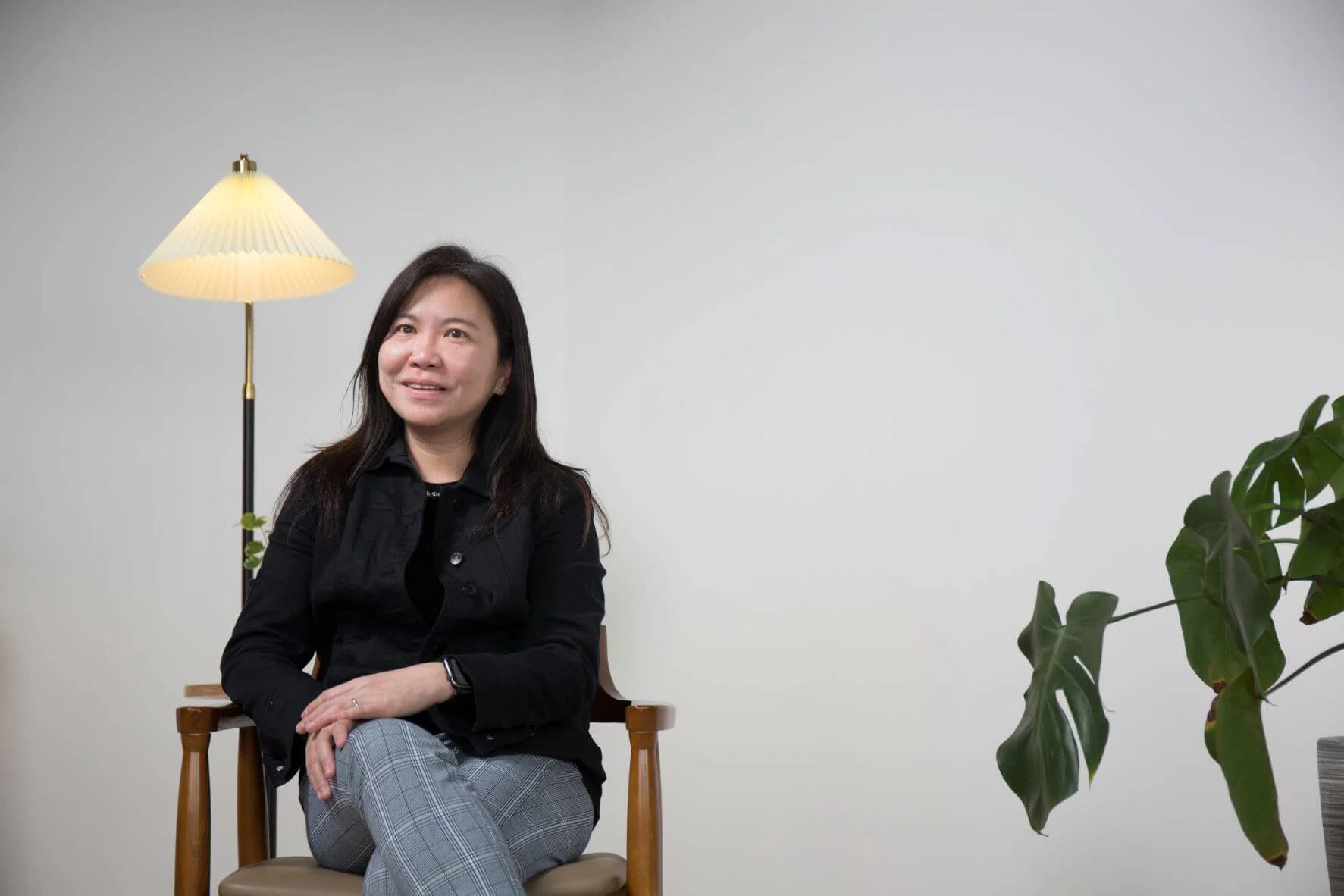 社工梁玉娟原本在大學就讀中文系，因教會的一次體驗營認識香港戒毒服務而毅然轉讀社工系，多年來為不少吸毒者提供戒毒服務。