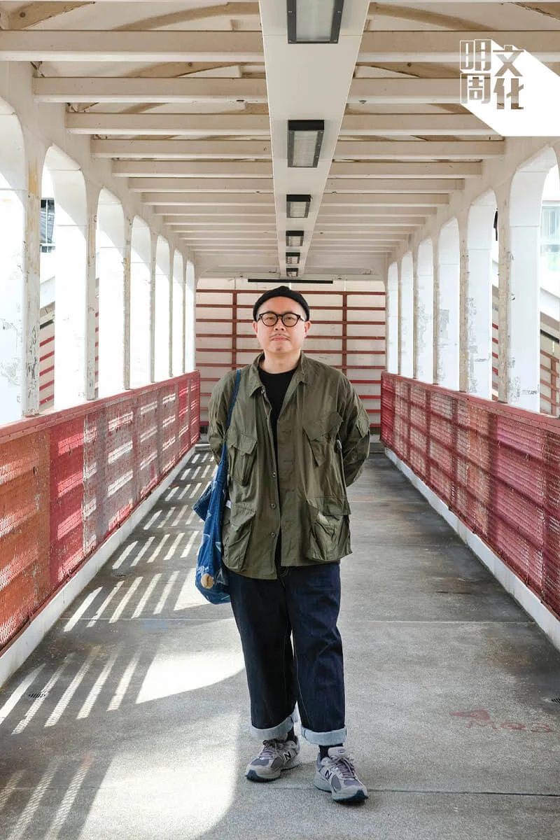 月巴氏（蔡蔚駿），專欄作家、影評人，在不同媒體工作多年，曾在報章撰寫《浪漫月巴睇女星》專欄。