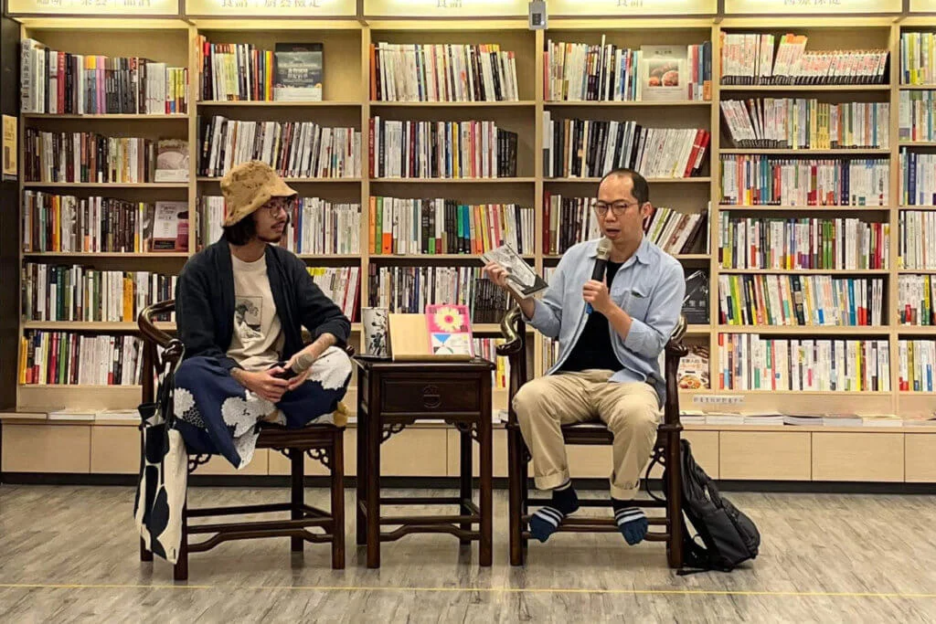 沐羽（圖左）和台灣作家黃崇凱出席《煙街》新書對談活動。