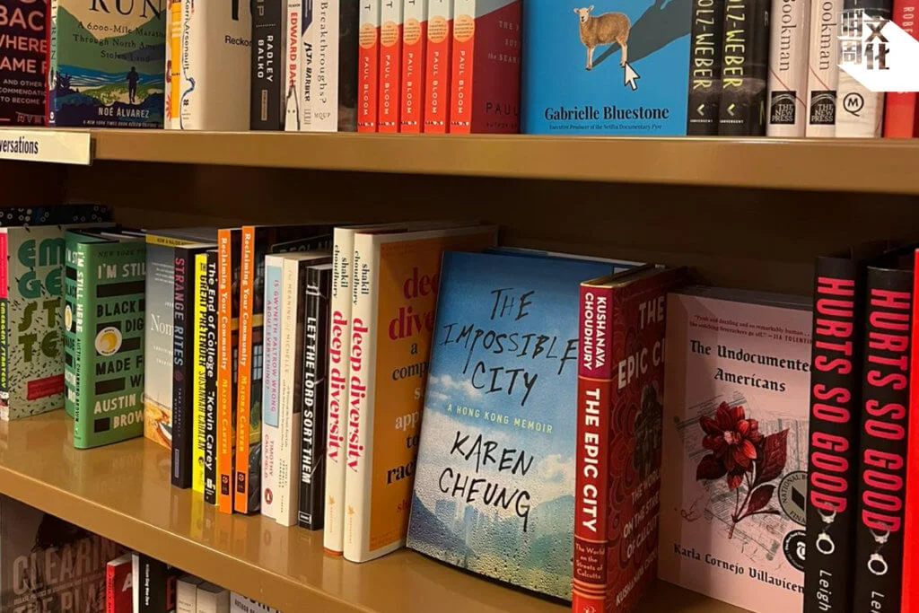 新書進入美國、加拿大、英國的英語書巿場，例如在多倫多的書店都能找到。