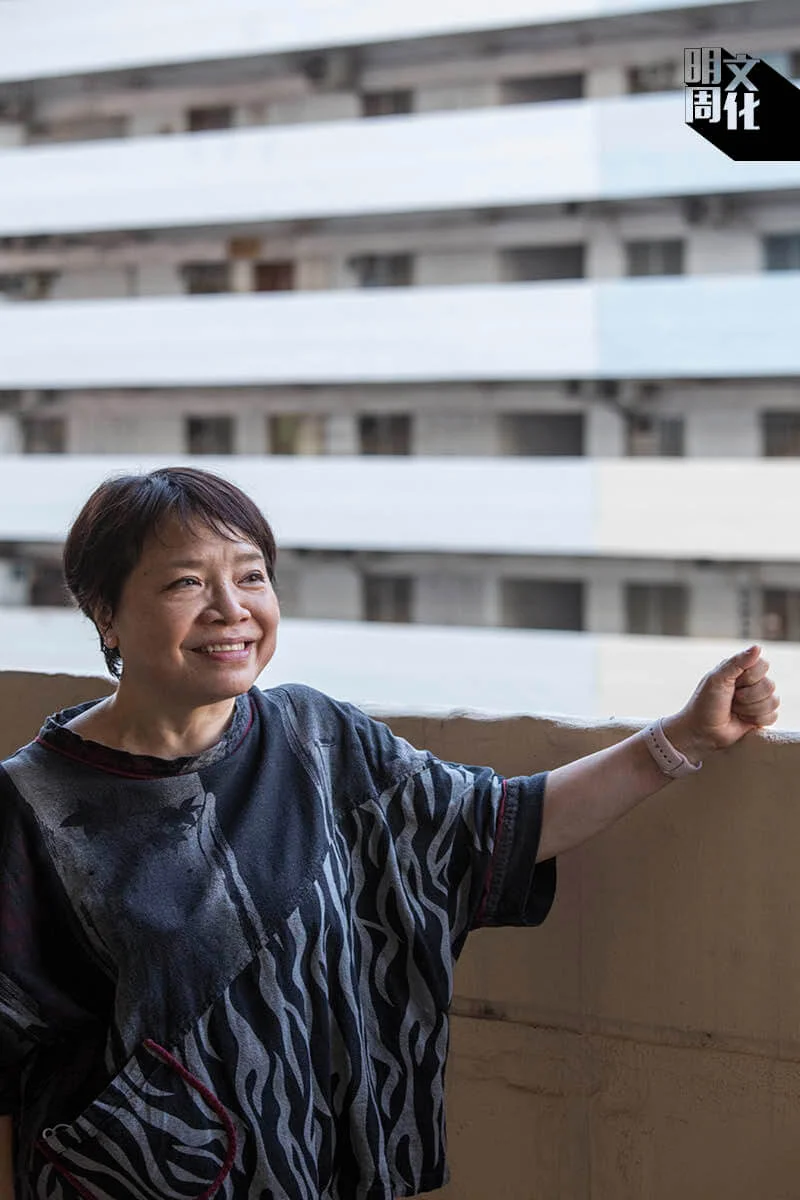 香港大學建築學院客席副教授衞翠芷博士說，她也要把握機會，在石籬中轉屋清拆前為它留影。