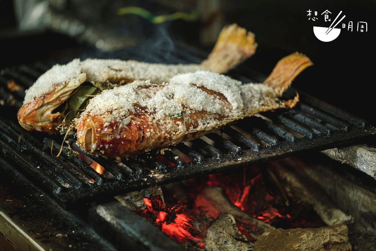 炭烤是泰東北菜的特色之一。店子特地以日本備長炭作燃料，務求烤物都做到皮香肉嫩。