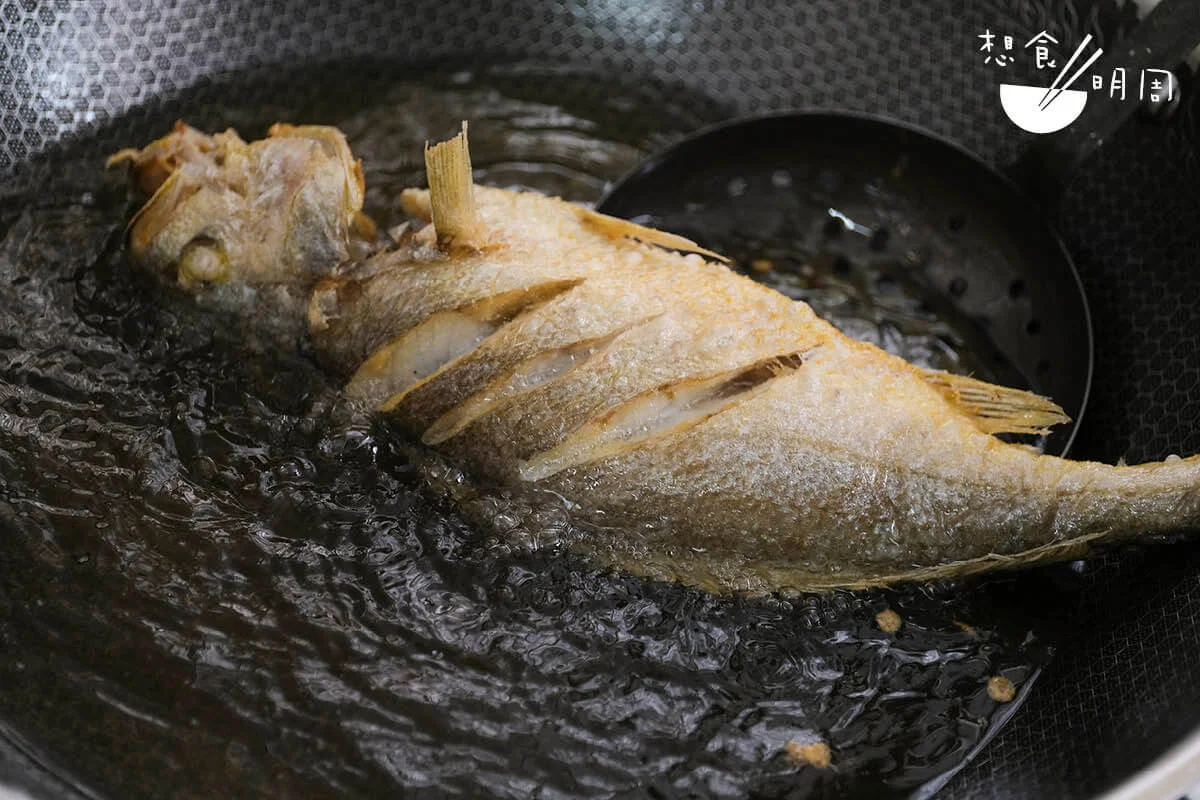 除了鯇魚，五柳菜亦可配黃花魚。