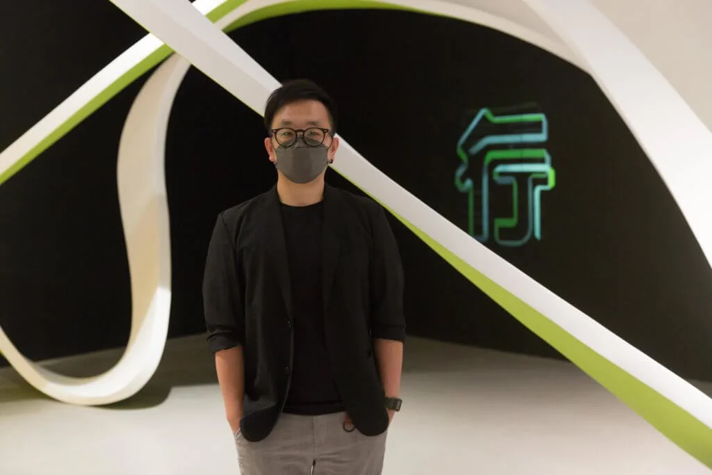 本地設計師蔡劍虹擔任「行行重行行」展覽首席藝術家，聯同七位香港當代藝術家以不同媒介的新作品，回應當下的轉變。