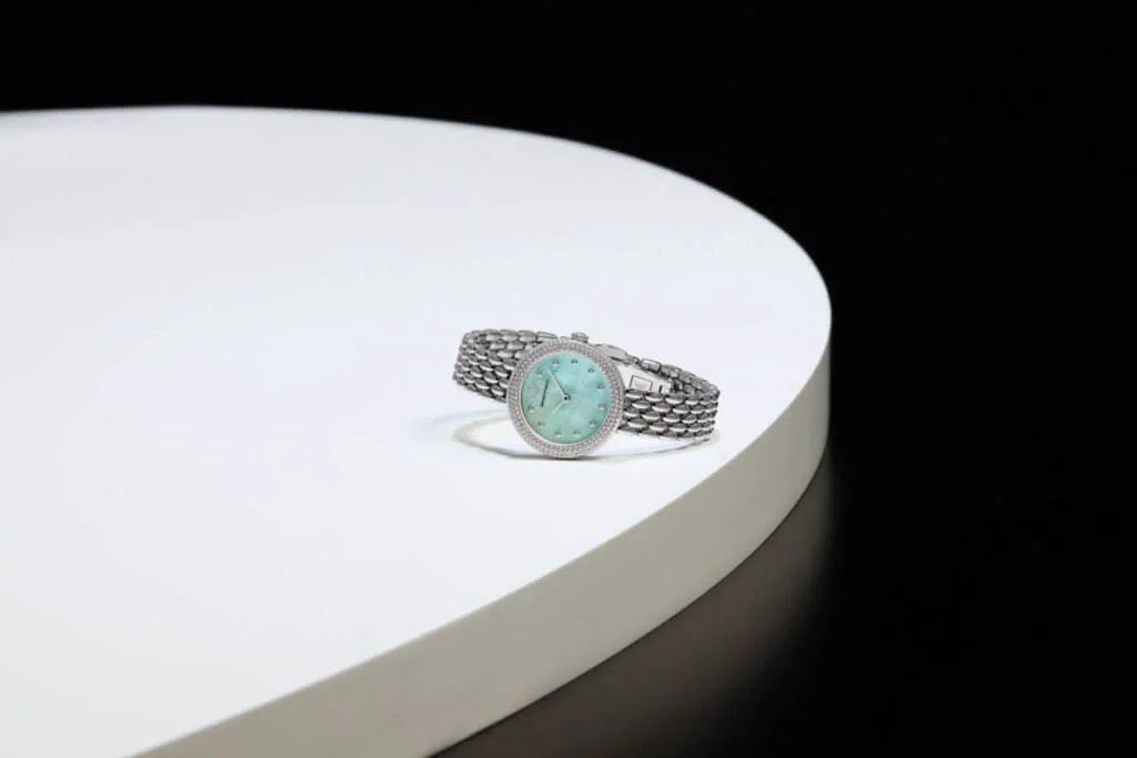 Emporio Armani 藍色珍珠貝母精鋼腕錶 $3,300
