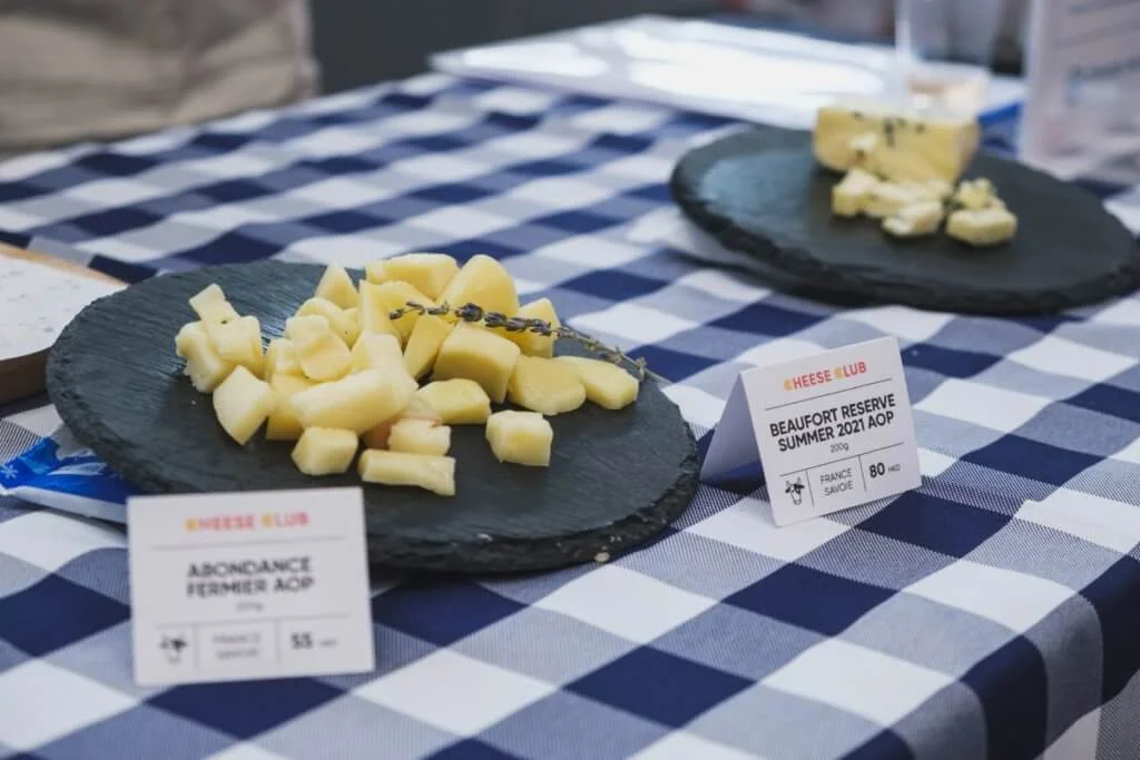 現場可以品嘗從法國遠道而來的芝士。