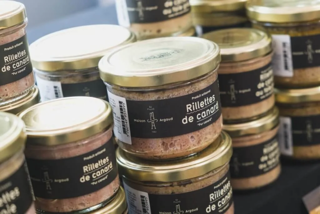 鴨肉配30%鴨肝醬是法國西北部一個經營了40年的農莊的出品，鴨肉全由人手拆絲，質感幼滑。