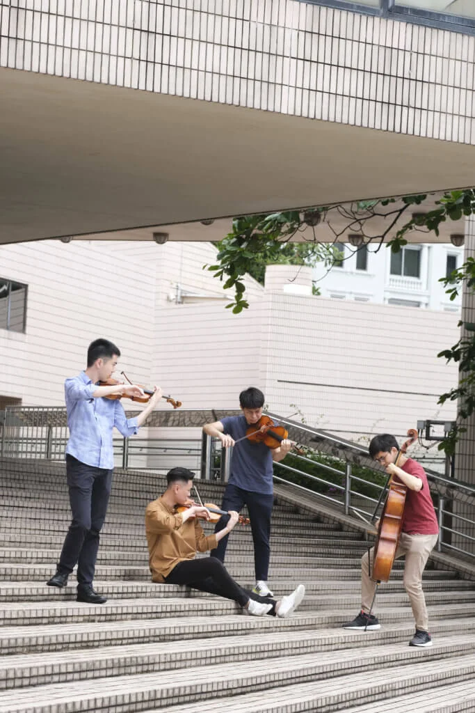 小提琴手戚耀庭笑言接觸音樂後學會更有自信地與人表達心中所想，分享音樂的樂趣。