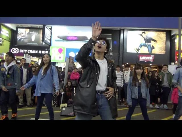 二○一四年,由游學修、何啟華成立的學舌鳥,經典諷刺之作《日日去鳩嗚》,至今仍為人津津樂道。