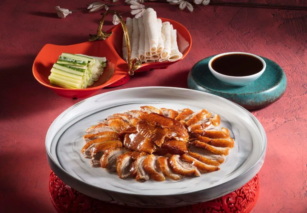 北京樓以傳統手法炮製的北京填鴨聞名香港及海外，為屢獲殊榮的皇牌菜式之一。