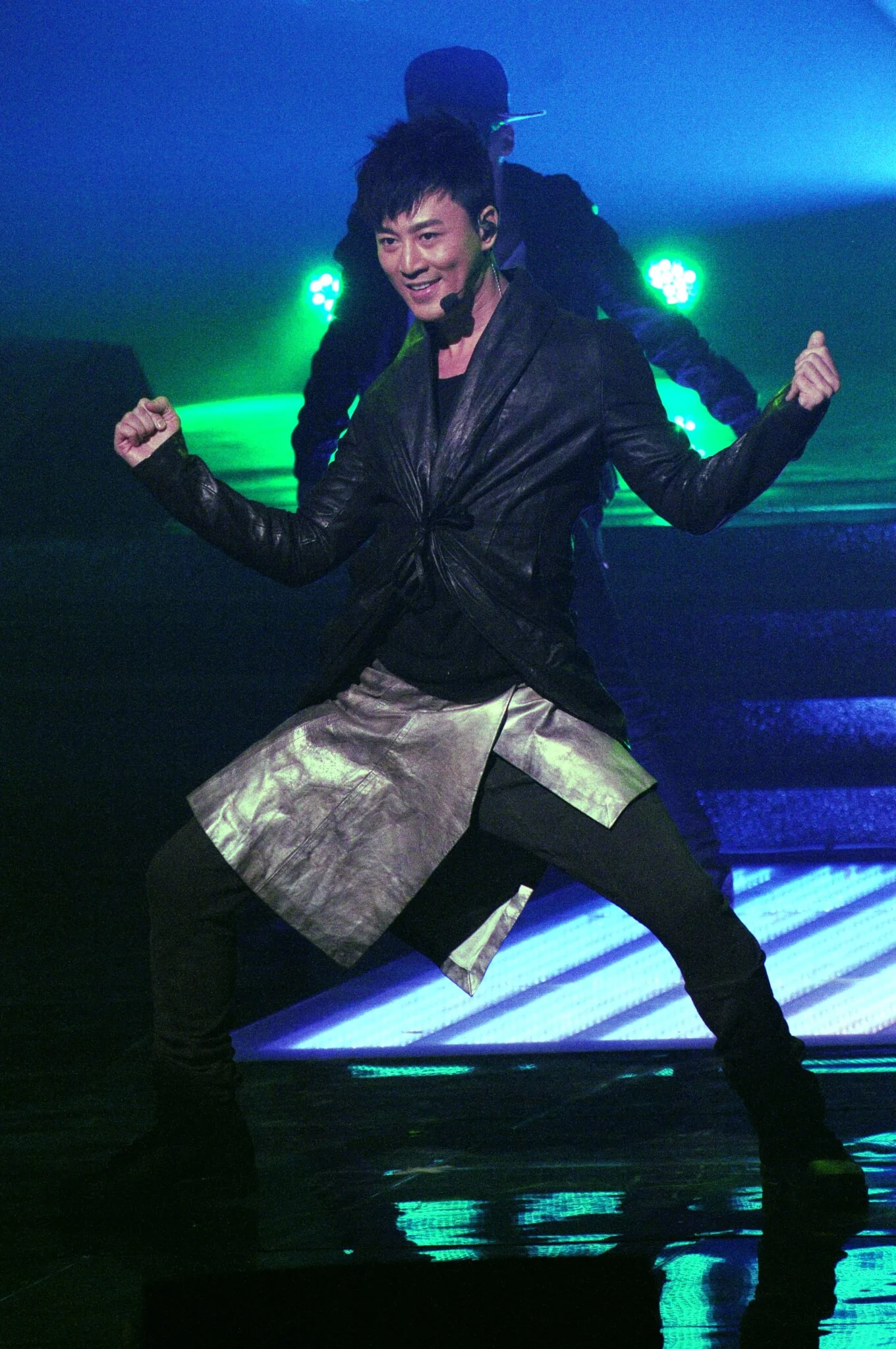 20111220 ¡u2011¦~TVB8ª÷¦±º]¹{¼úÂ§¨åÂ§¡v«e±ßÁ|¦æ ªLûß³s¹Ü4¼ú¦¨¬°¤jÄ¹®a¡A¥L¸¨¤O¸õ»R¦^õX¯»µ·¡C (±ç°i·£Äá)