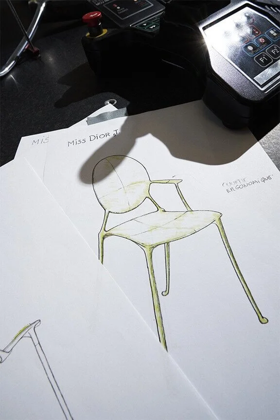 Philippe Starck的手繪Miss Dior草圖 