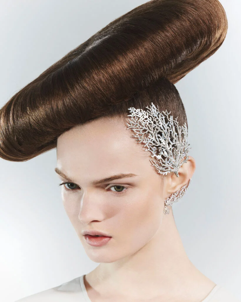 boucheron_-carte-blanche-ailleurs_corail-diamant-hair-jewel-earring