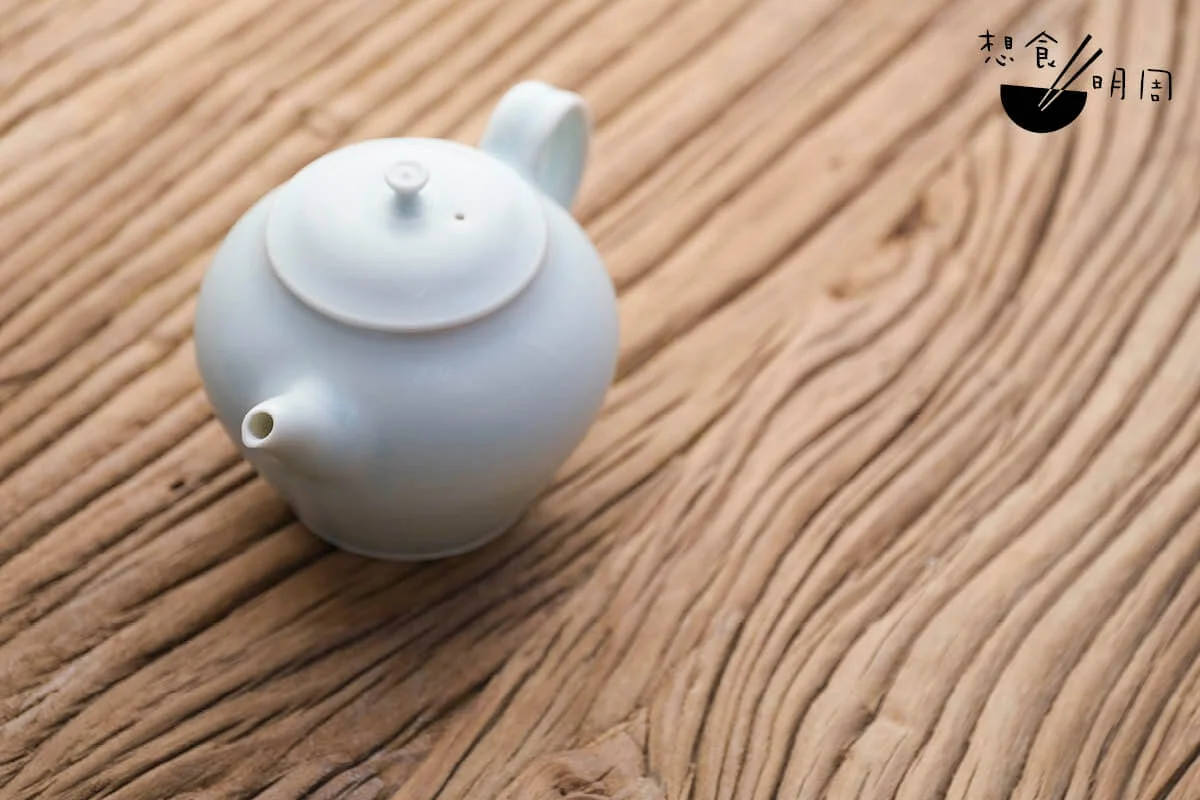 日本陶藝家村田匠也的青白釉瓷壺，屬「柔」。