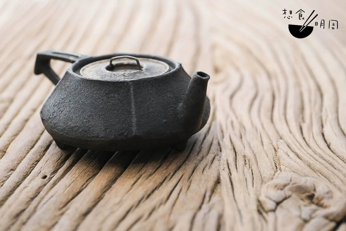 台灣陶藝家吳偉丞的茶壺，屬「剛」。