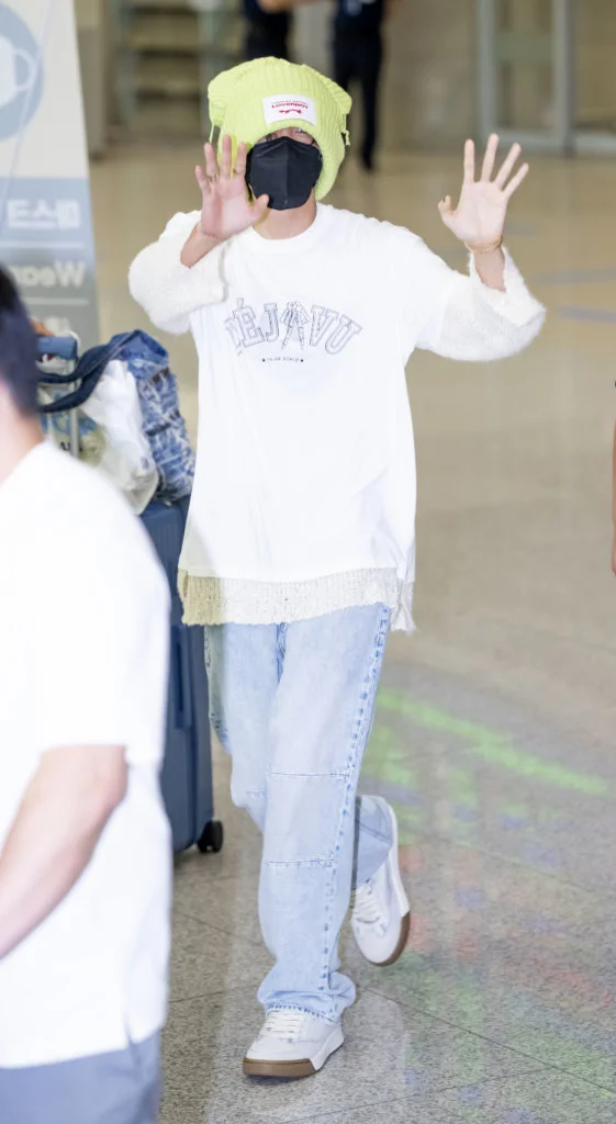 BTS J-HOPE arrived at Incheon International Airport in South Korea on August 4th.(PHOTO=OSEN)