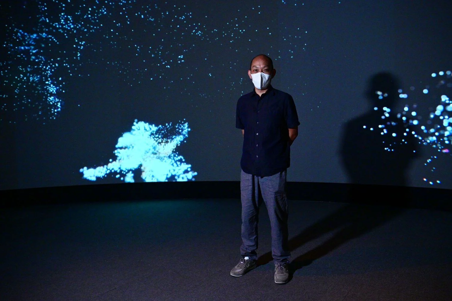 多媒體藝術家吳子昆利用三維動畫技術呈現書法家徐沛之的書寫動勢。