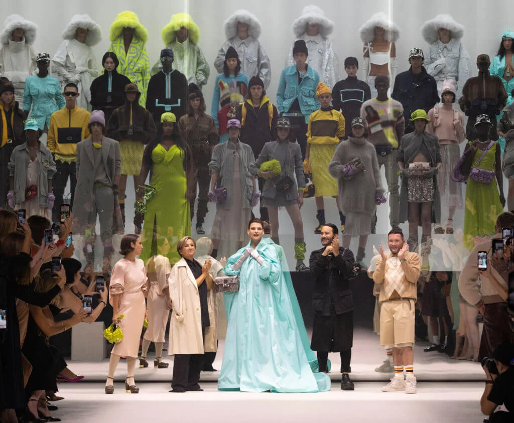 01_fendi-baguette-25-years-show_finale