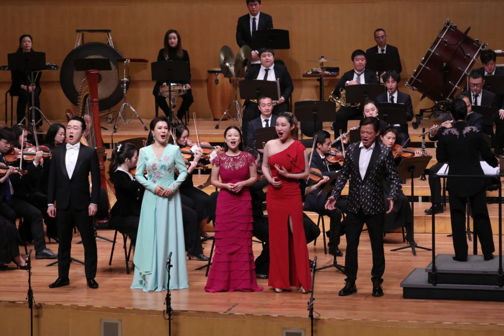 《美聲妙韻遍漢港 ── 莫華倫與朋友們歌劇金曲音樂會》由國際著名男高音莫華倫與一眾優秀歌唱家，聯同國家一級指揮周雯執棒下的湖北交響樂團演出。