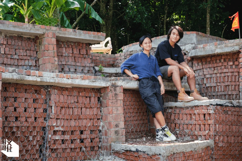 Rochelle（左）和Sherman跟蒲台島村民感情深厚，一有工餘、課餘時間，就愛往蒲台島去，幫忙小修小補。