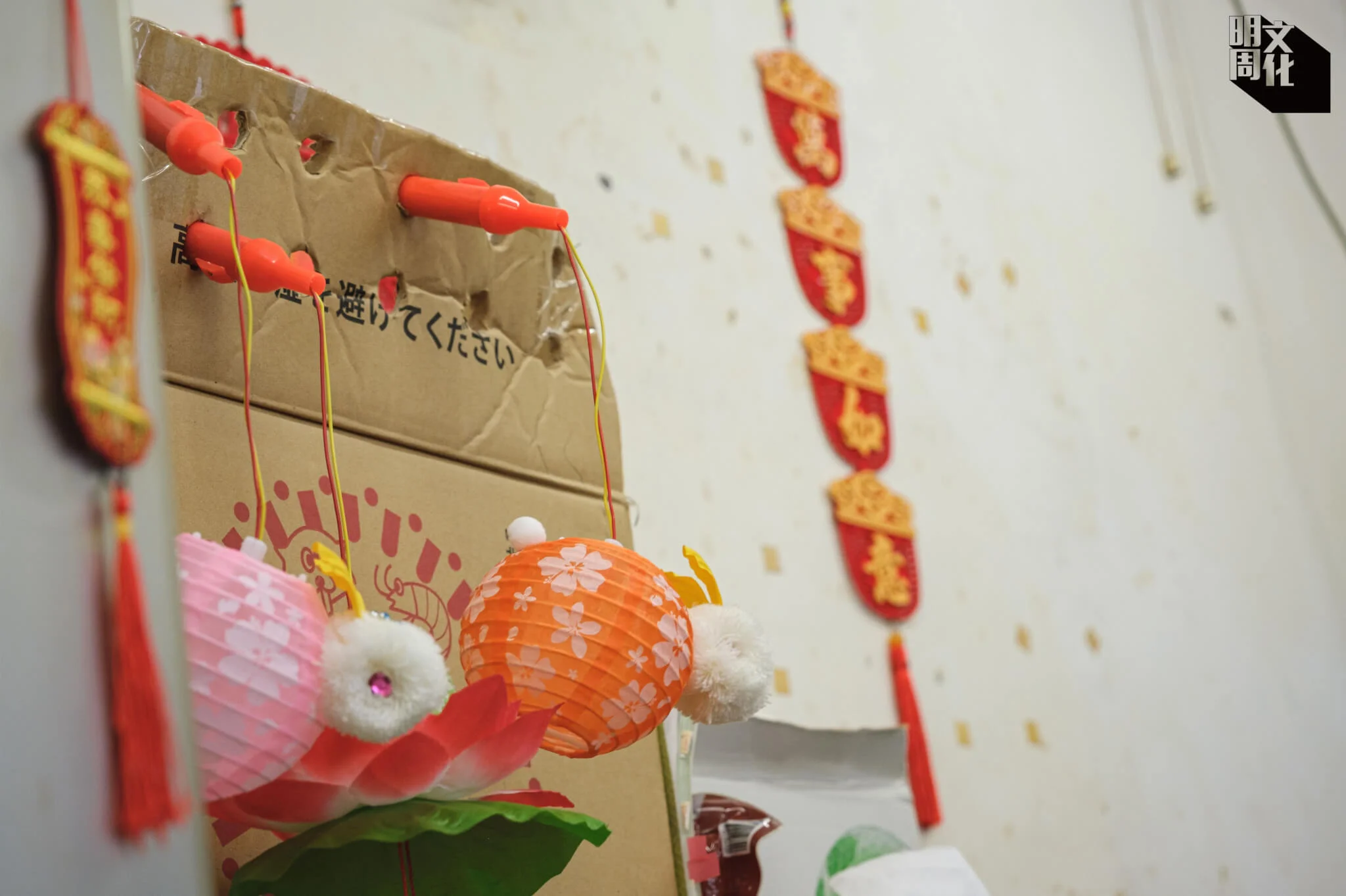 白兔燈籠甚受小朋友喜愛,Gary和張小姐也因此大感滿足。