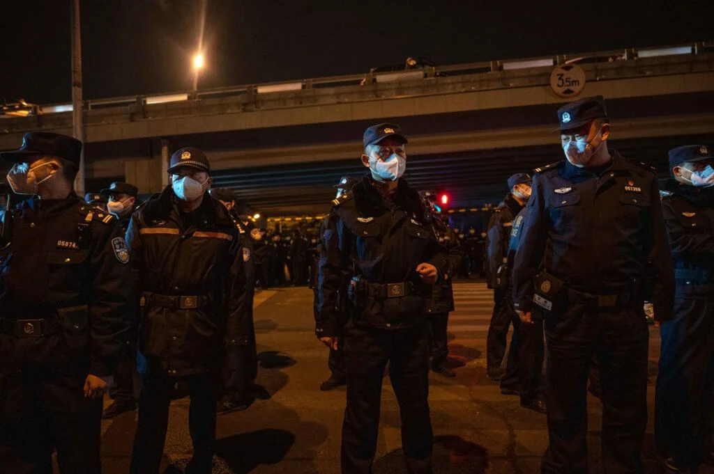 大量警察包圍在北京示威現場