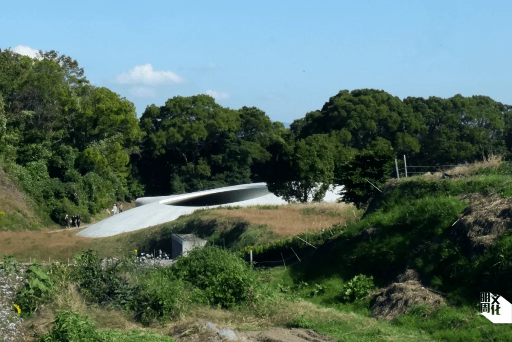 《豊島美術館》内藤礼