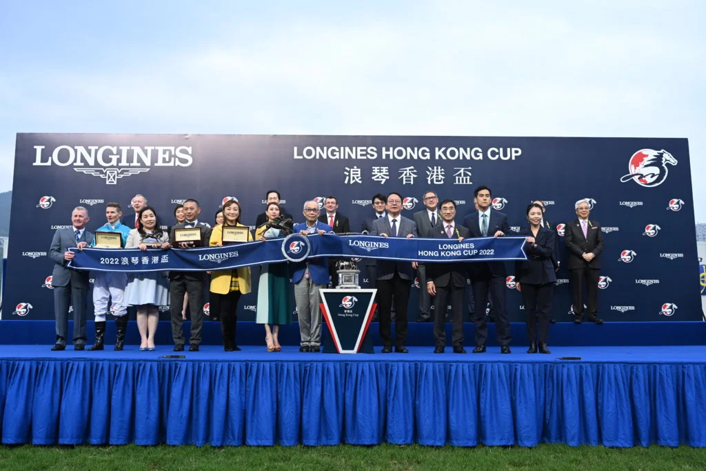 2a_longines-ambassador-of-elegance-eddie-peng-also-attended-the-event-to-crown-the-award-winning-horses