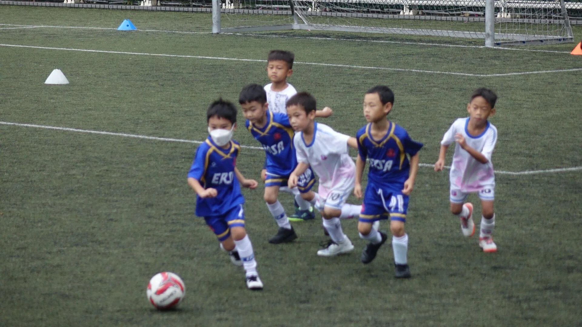 六歲的兒子早前參加地區足球比賽。