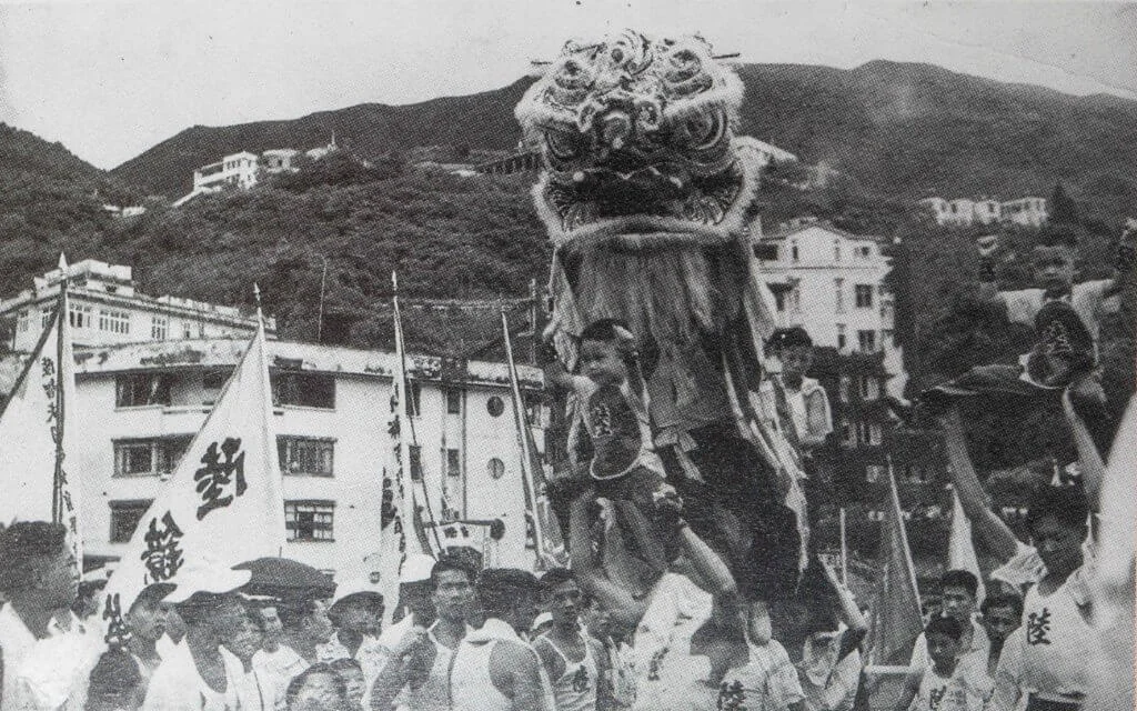 舞獅於香港歷史從未缺席。每逢喜慶活動，舞獅表演總會出動。