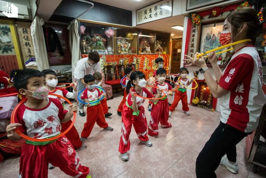 武館設有舞獅兒童班，陸權盛說，希望培養下一代對這傳統文化 的興趣。