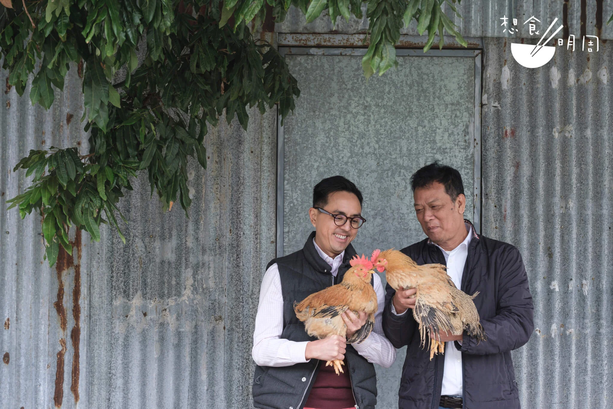 鄭秋煊（右）和何啟俊（左），是平原雞所屬「香港科朗現代農業」的集團總裁。