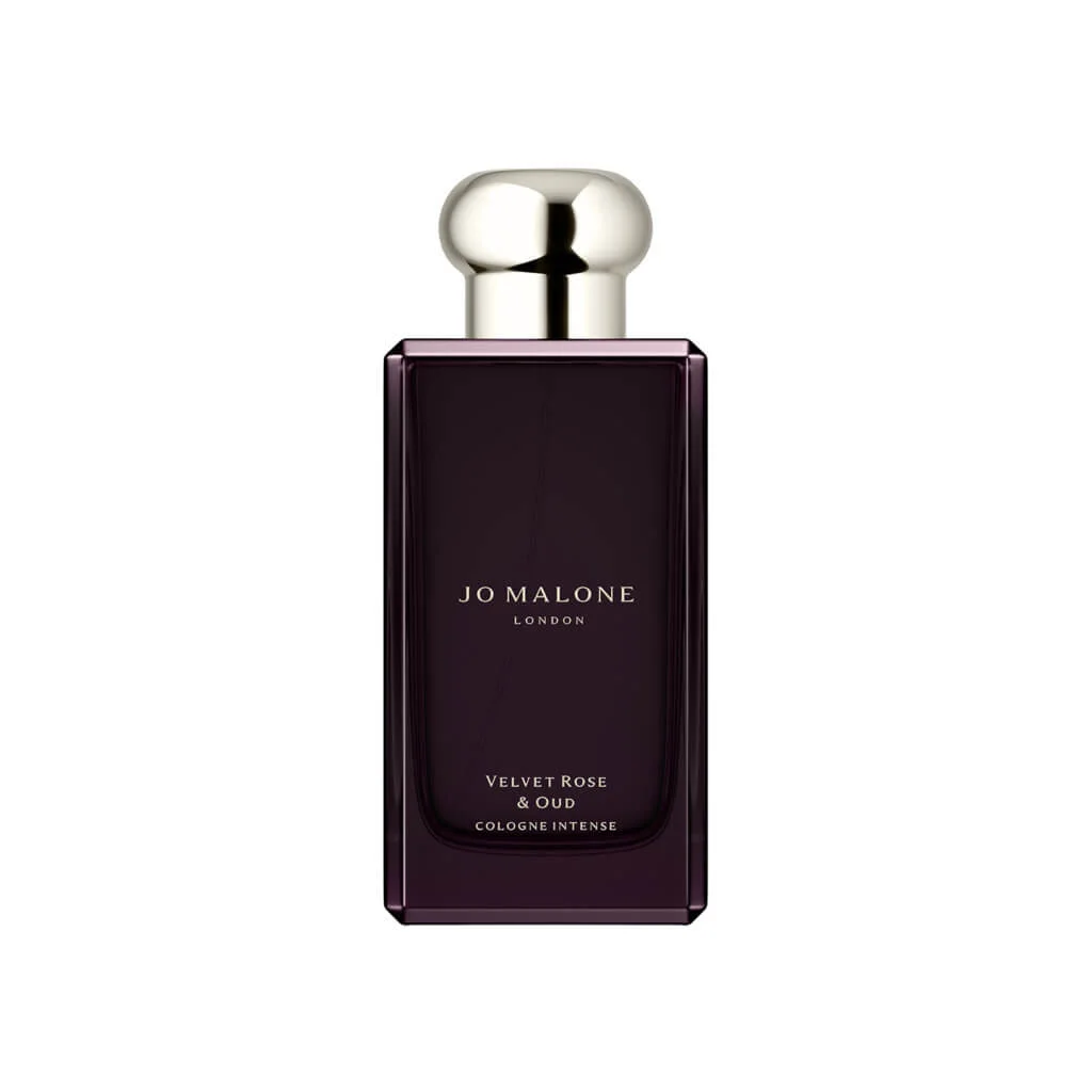 Jo Malone London 絲絨玫瑰與烏木芳醇古龍水 100ml / HK$1,750 馥郁細緻的大馬士革玫瑰，籠罩於烏木煙燻迷香之。