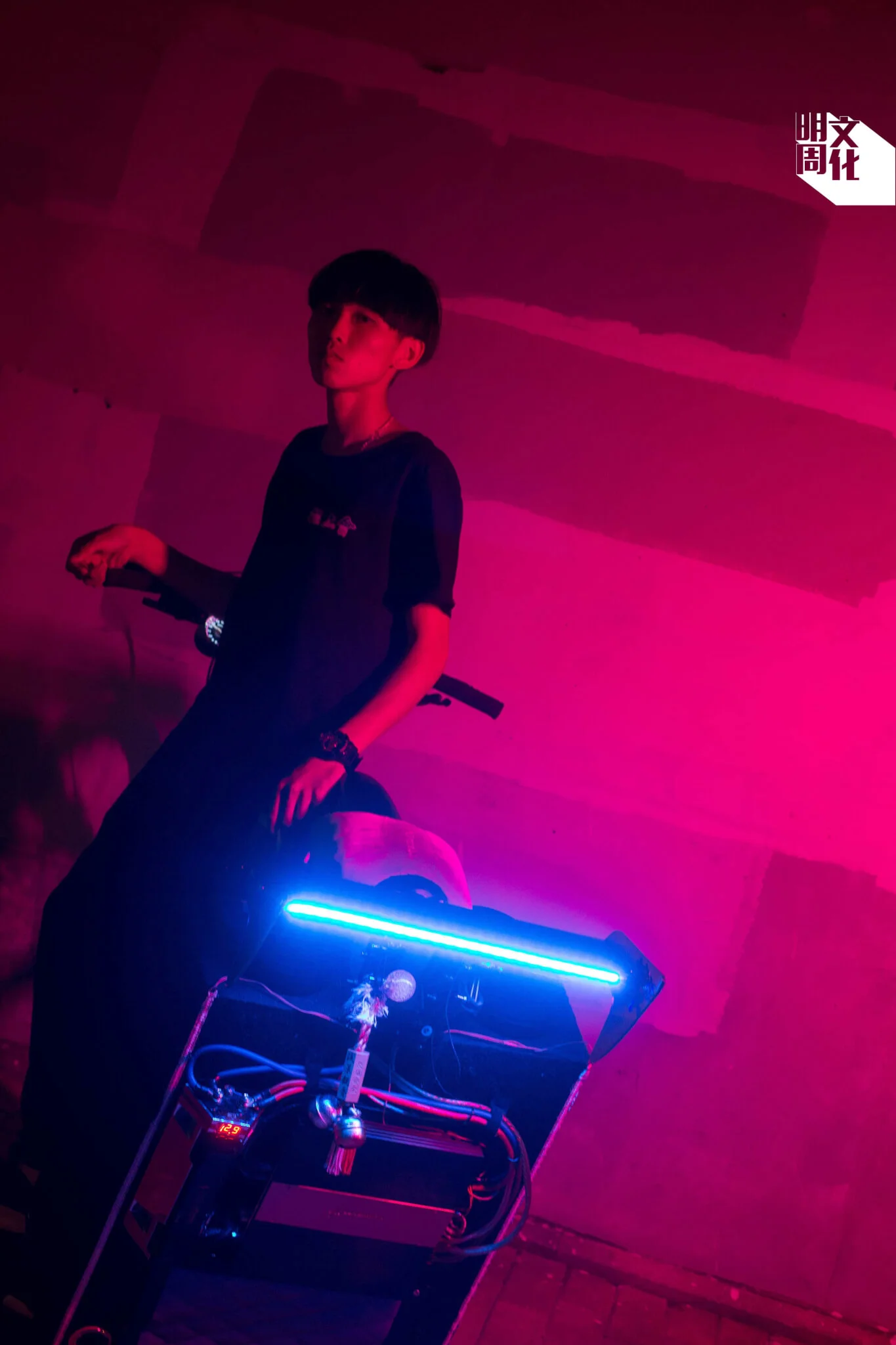 阿希希望先努力讀書,讓家人更容易接納他的愛好。