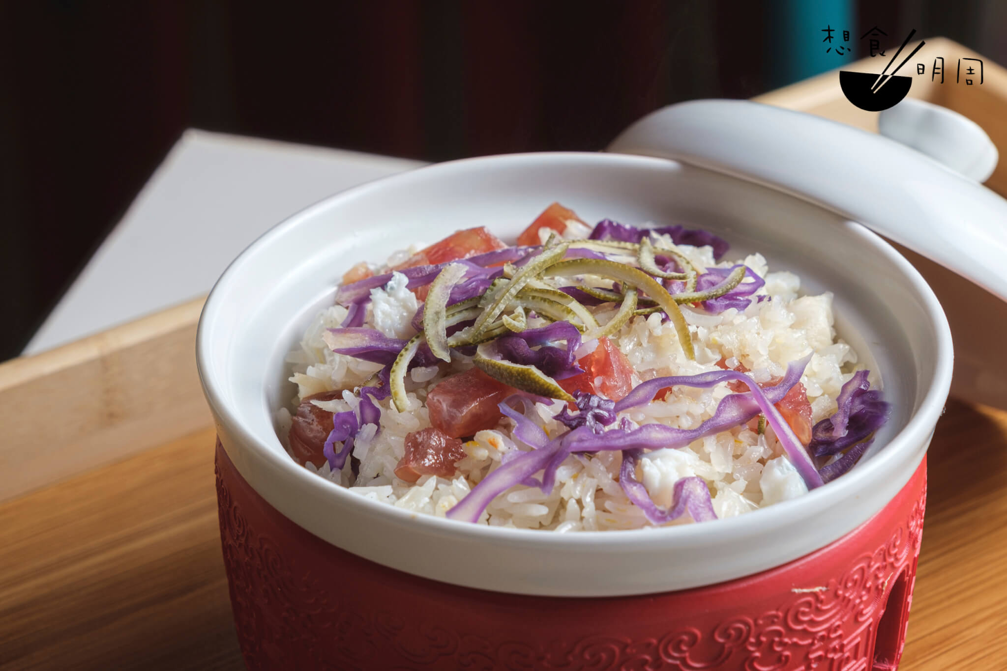 紫椰菜臘味粒蟹肉蛋白炒飯//蛇湯套餐的炒飯，加入了陳皮絲、紫椰菜，減低臘味的油膩感，是頗清爽的配搭。（連節瓜盅套餐價$149）