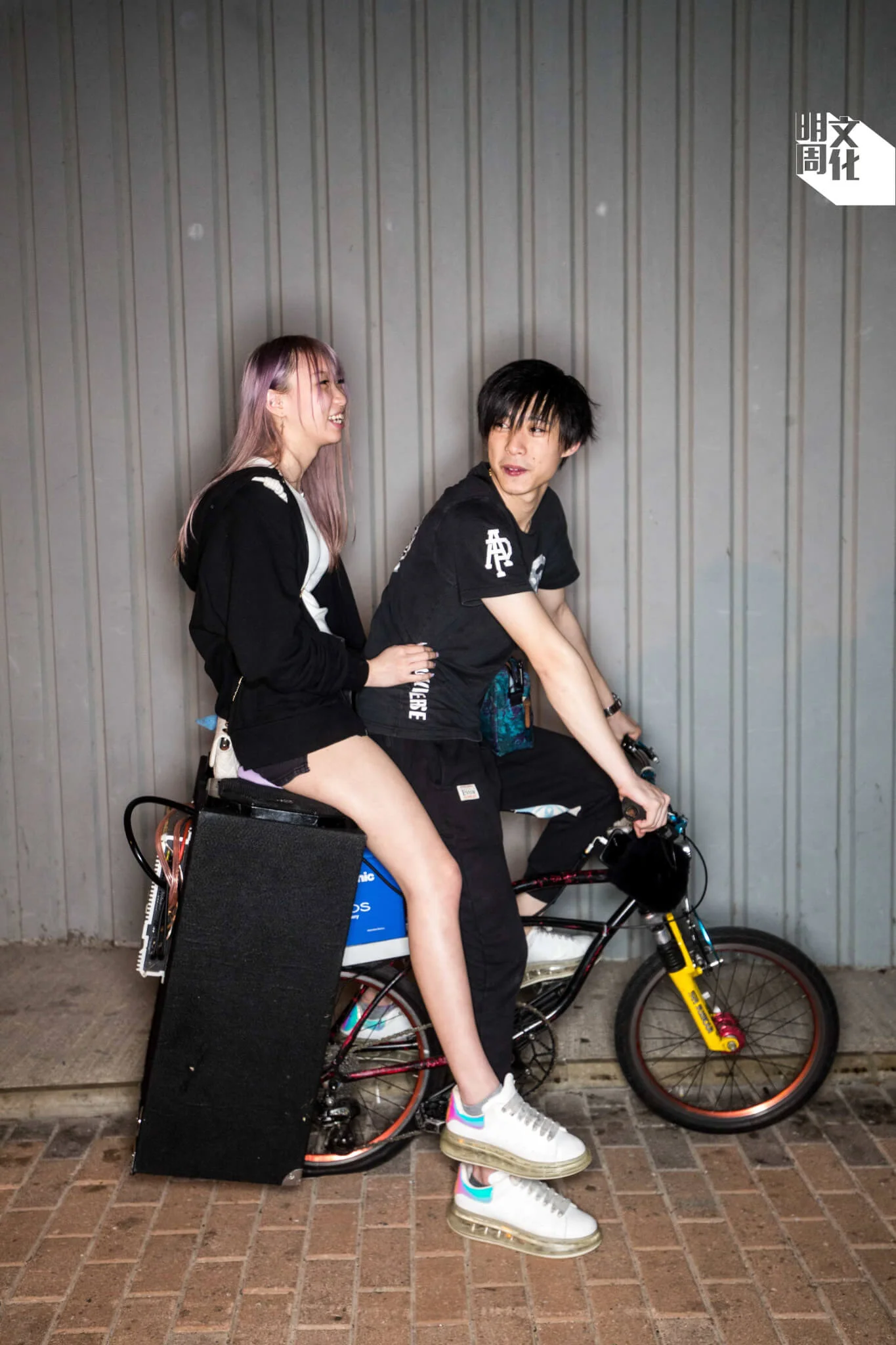 車機車手阿傑(右)及愛坐後座的老婆小吉