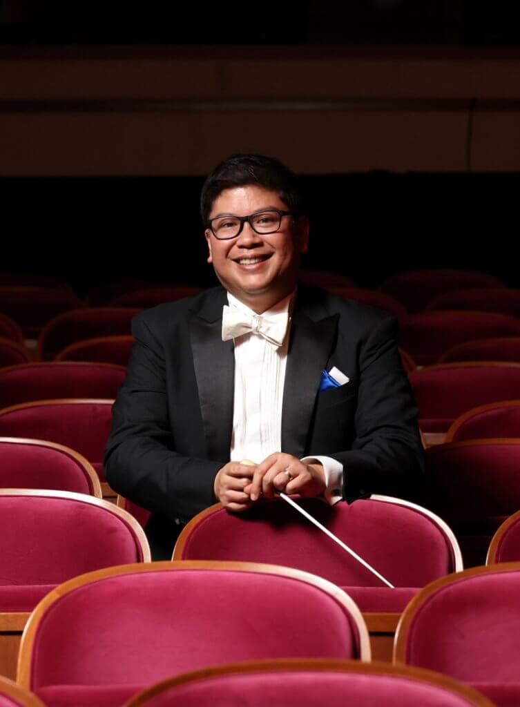 謝拉特．莎朗嘉現為馬尼拉ABS-CBN愛樂樂團的音樂總監，曾任香港管弦樂團的助理指揮，今年5月將在《元宇宙交響曲》音樂會上與港樂一同締造精彩演出。(相片： Malaysian Philharmonic Orchestra)
