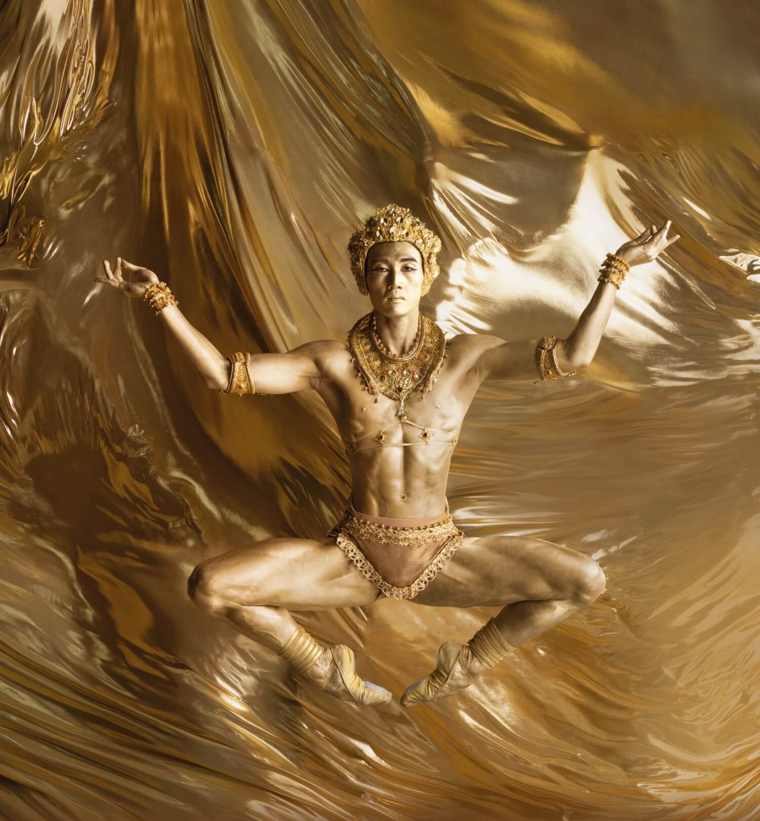 《舞姬》經典重頭戲金身神像的獨舞頗考驗舞者的彈跳能力